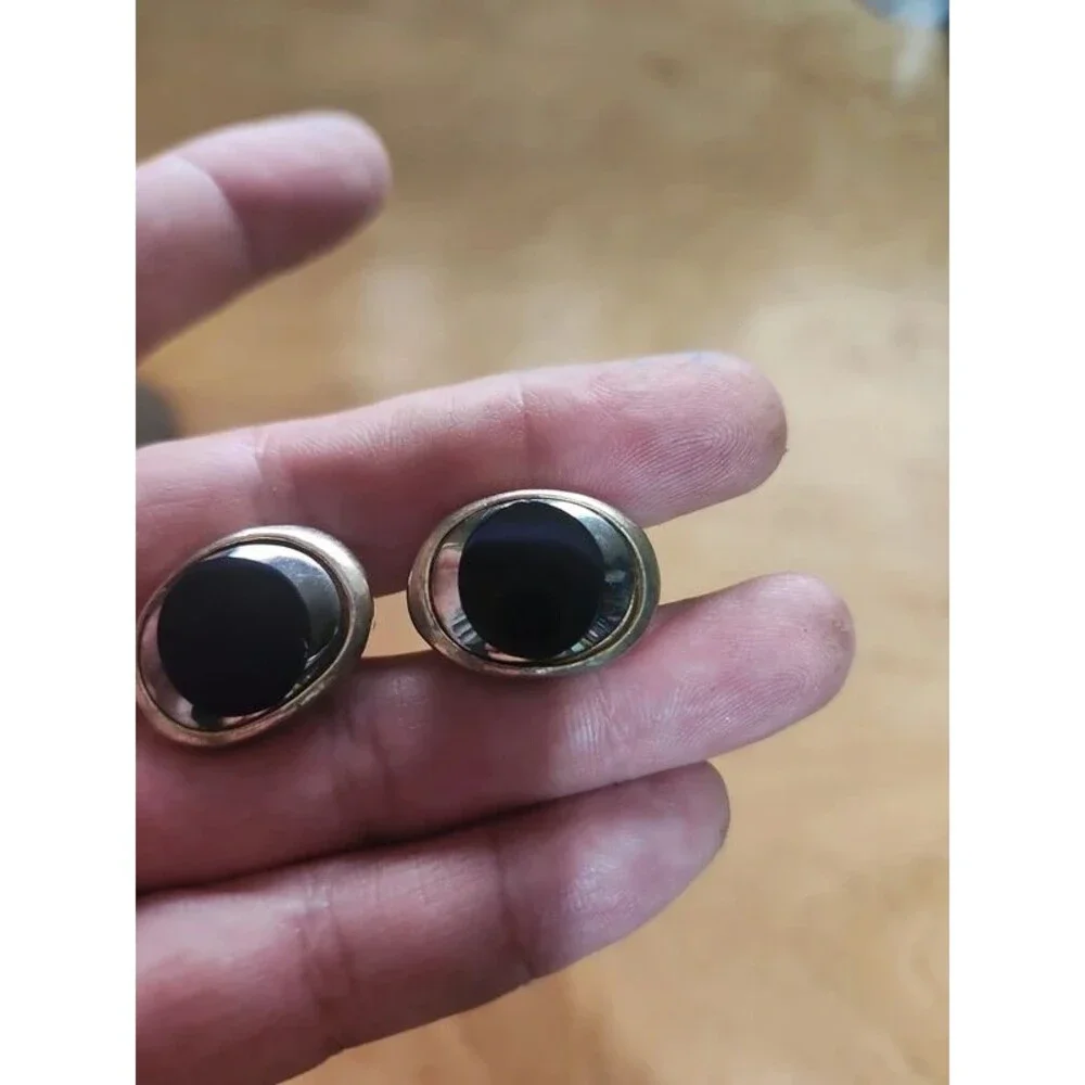 Gokd and black onyx  cufflinks